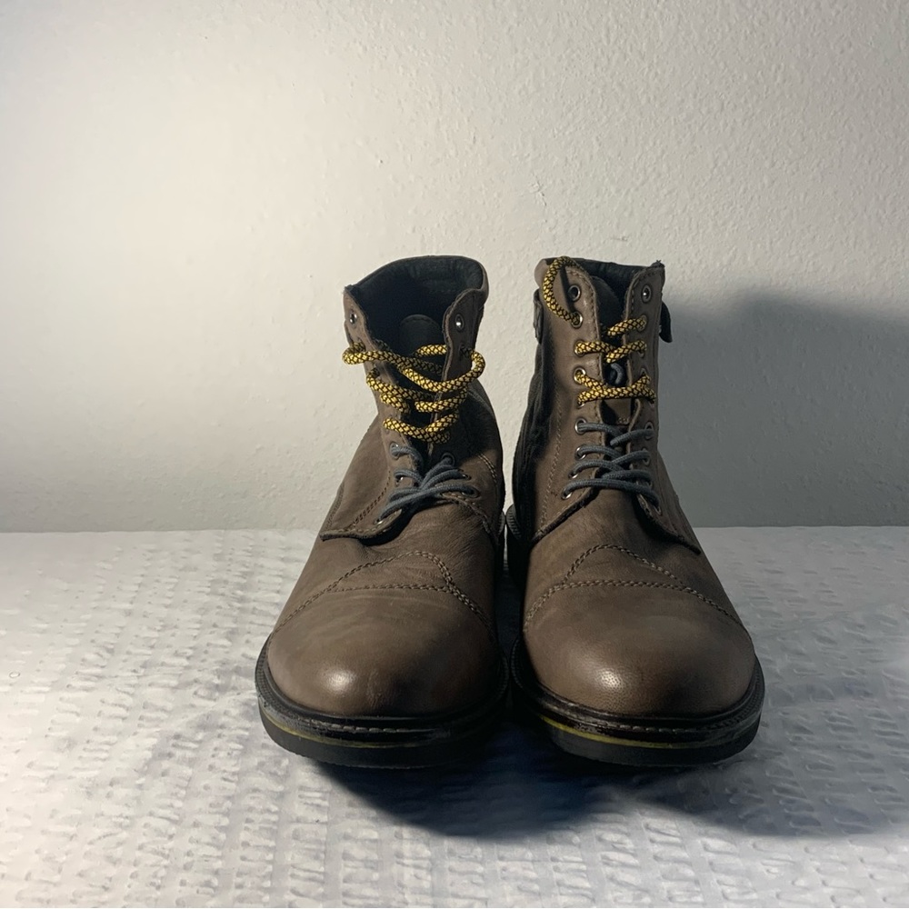 Mens Roan “Zalen” Grey Boots size 12